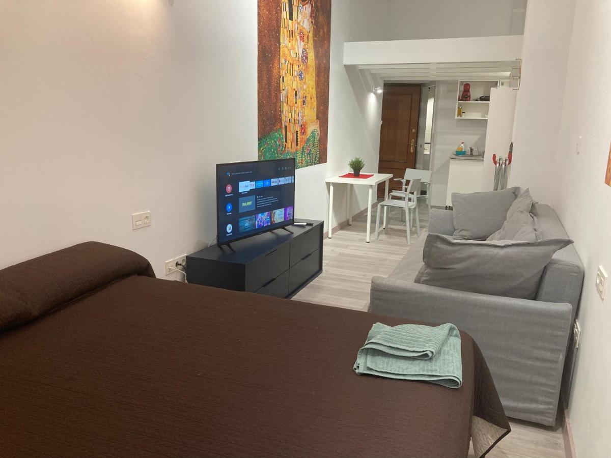 Golondrinas De Malaga "Apartamentos Con Mucho Arte" Y Terraza Solarium En Coliving Buitenkant foto